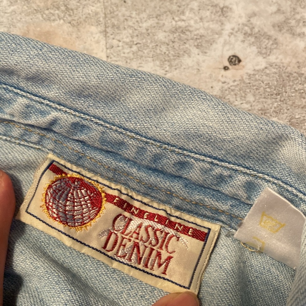 Fine line classic button down - Picture 3 of 3